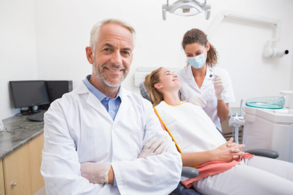 Cosmetic dentist